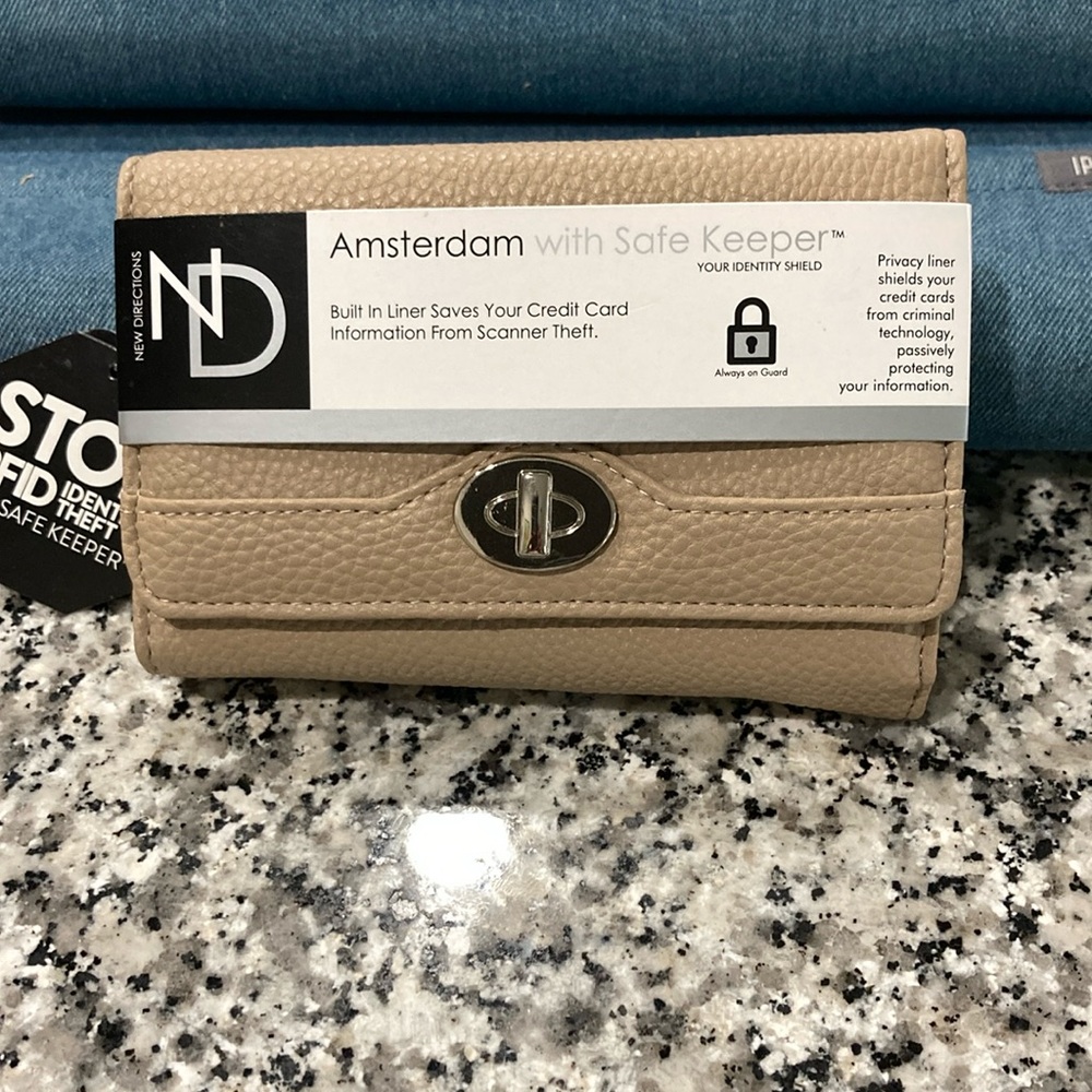 New Directions  Amsterdam with Safe Keeper Wallet